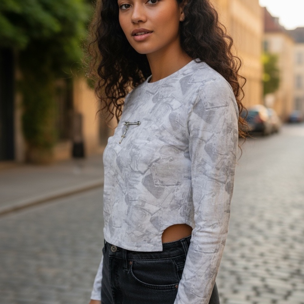 Stylish Gray Patterned Crop Top - image 4